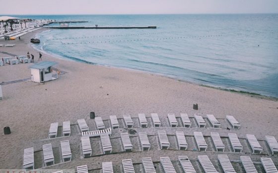 Одесситы подали петицию с требованием убрать лежаки с пляжей «фото»