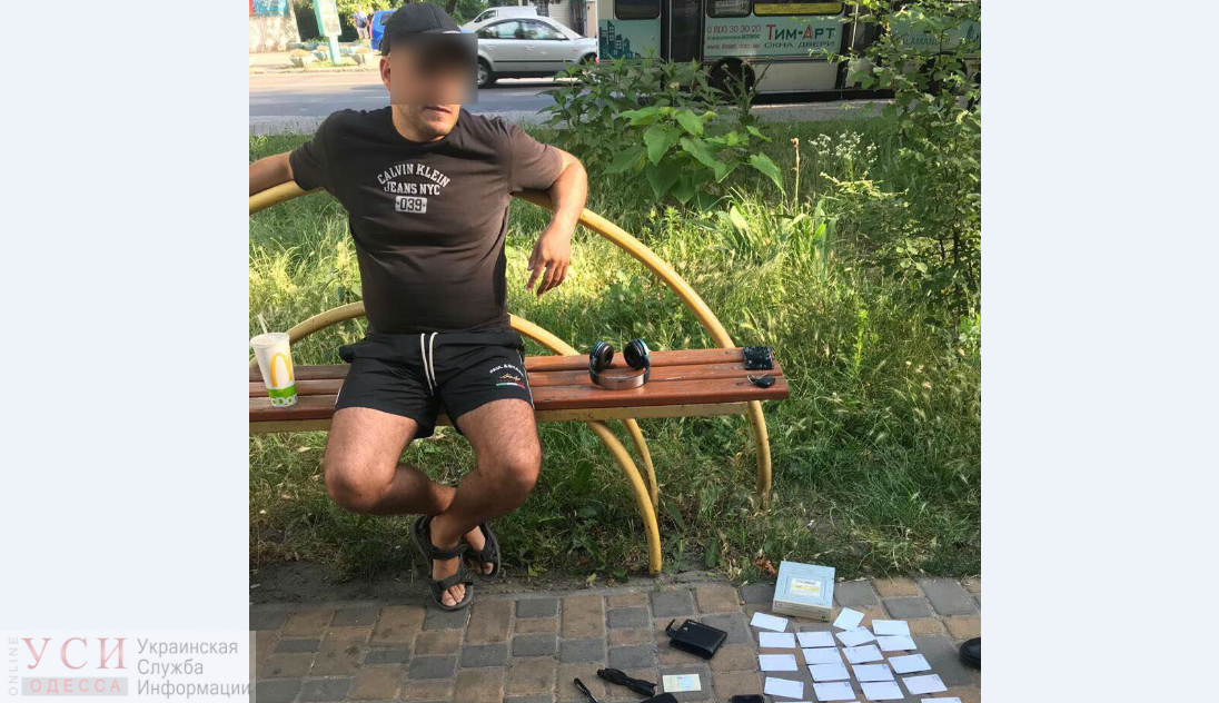 Мошенник из Одессы подделывал банковские карты и снимал с них деньги (фото) «фото»