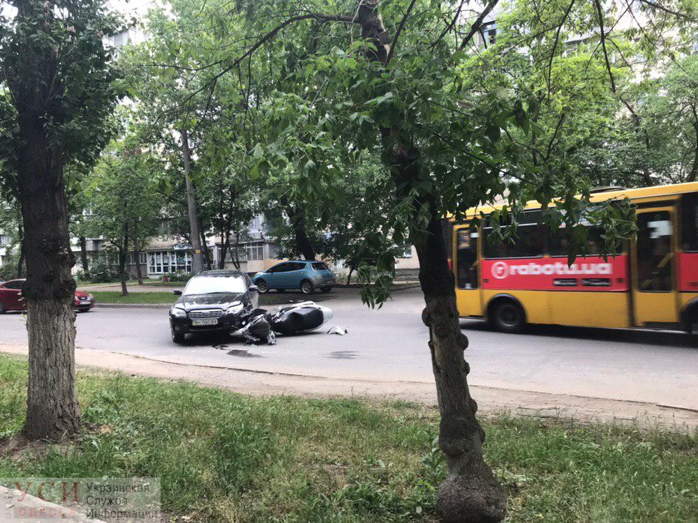 ДТП на Ильфа и Петрова: мопедист угодил под колеса машины «фото»