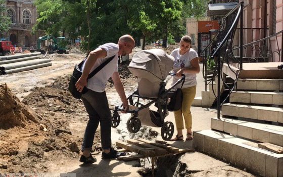 Вырыли яму под домом: из-за ремонта на Софиевской травмировался мужчина (фото) «фото»
