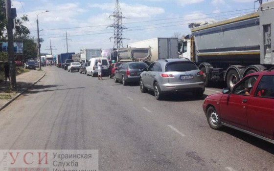 Борьба с фурами: рано утром у Объездной дороги подрались протестующие и водители грузовиков usionline.com Борьба с фурами: рано утром у Объездной дороги подрались протестующие и водители грузовиков «фото»