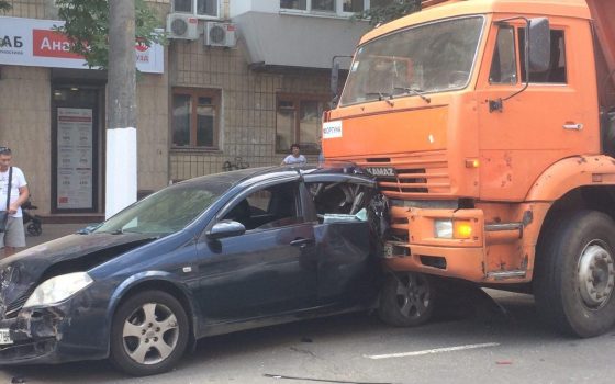 В массовом ДТП на Черняховского столкнулись 7 автомобилей (фото) «фото»