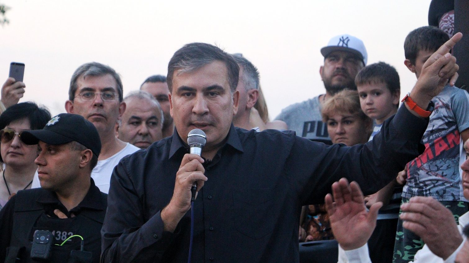 Саакашвили встретился с одесситами у Дюка и пригрозил Труханову наручниками (фото) «фото»