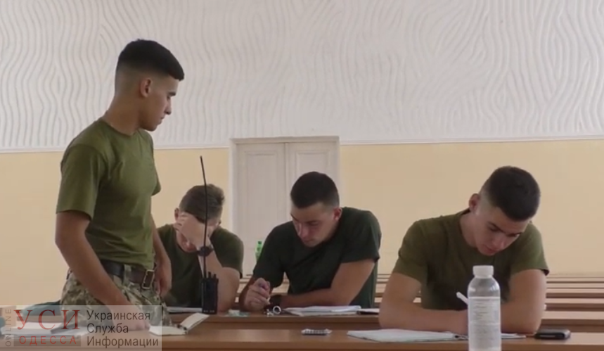 В Одессе бойцы НАТО проводят инструктаж для украинских военных «фото»