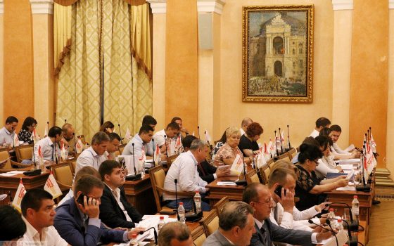 Депутат Одесского горсовета пожаловался на модернизированный лифт в доме у своей пожилой мамы usionline.com Депутат Одесского горсовета пожаловался на модернизированный лифт в доме у своей пожилой мамы «фото»