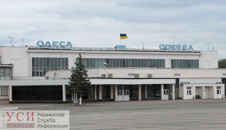 Многострадальная взлетка Одесского аэропорта готовится к ремонту за 40 миллионов гривен «фото»