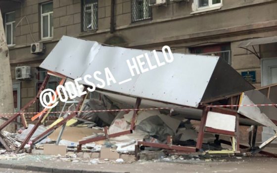 На Сегедской наполовину снесли остановку: это реконструкция «фото»