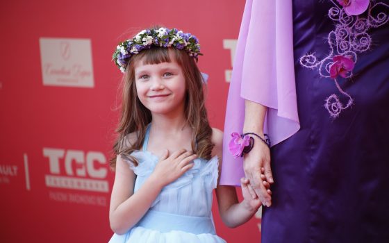 Открытие юбилейного ОМКФ-2019 и звездные гости на красной дорожке: как это было (фоторепортаж) «фото»