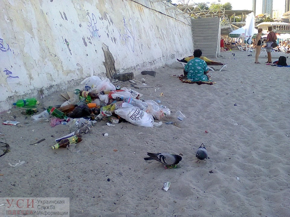 В мэрии так и не смогли исправить мусорный коллапс на пляжах и приструнить арендаторов «фото»
