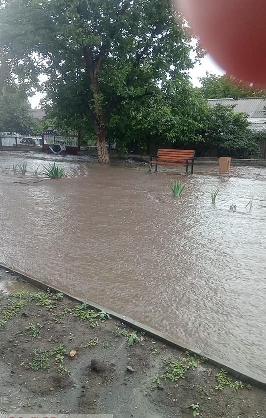 Сильный ливень вновь обрушился на Арциз и затопил улицы райцентра (фото, видео) «фото»
