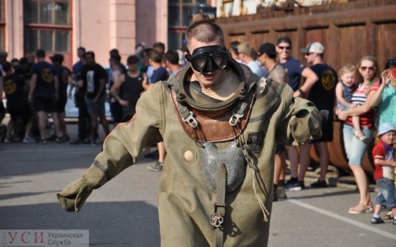 Бег в ластах и прыжки в мешках: участники учений “Си Бриз” сразились в шуточных соревнованиях (фото) «фото»
