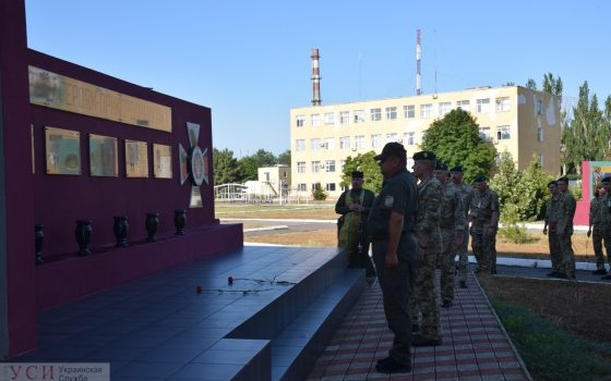 Аккерманские пограничники почтили память погибшего 5 лет назад на Донбассе сослуживца (фото) «фото»