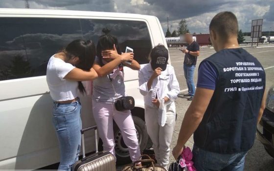 Пограничники задержали иностранца, который пытался вывезти одесситок в европейские бордели «фото»