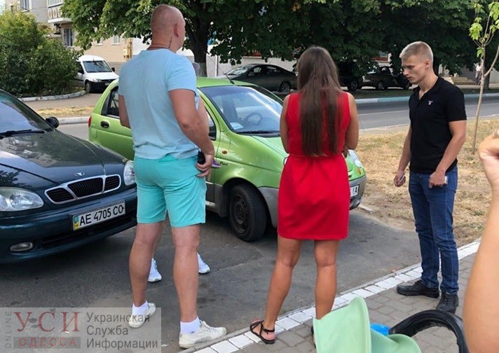 В Черноморске родители оставили 3-летнего ребенка в машине и ушли в музей: девочку спасли прохожие «фото»