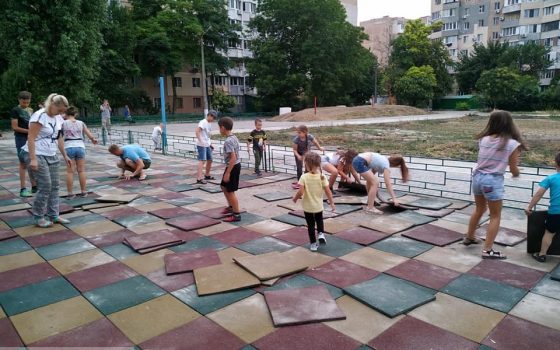 На Таирова школьная площадка, которую спешно благоустроили к выборам, не продержалась и трех месяцев (фото) usionline.com На Таирова школьная площадка, которую спешно благоустроили к выборам, не продержалась и трех месяцев (фото) «фото»