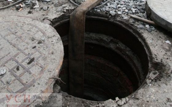 На Слободке спасатели достали мужчину из люка usionline.com На Слободке спасатели достали мужчину из люка «фото»