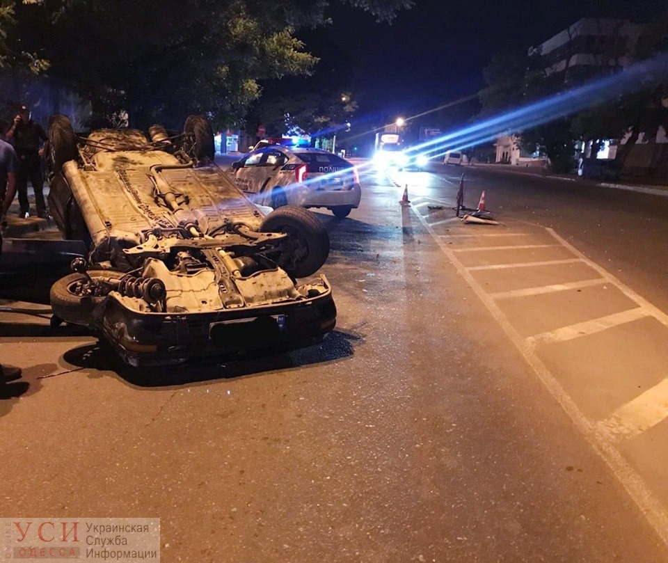 Ночью в Одессе перевернулся автомобиль: пострадала женщина-пассажир (фото) «фото»