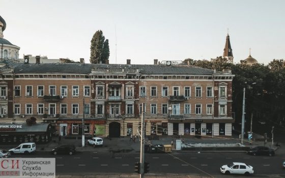 Фирма, после работы которой сыпалась штукатурка и карниз, отреставрирует памятник в Одессе (фото) usionline.com Фирма, после работы которой сыпалась штукатурка и карниз, отреставрирует памятник в Одессе (фото) «фото»
