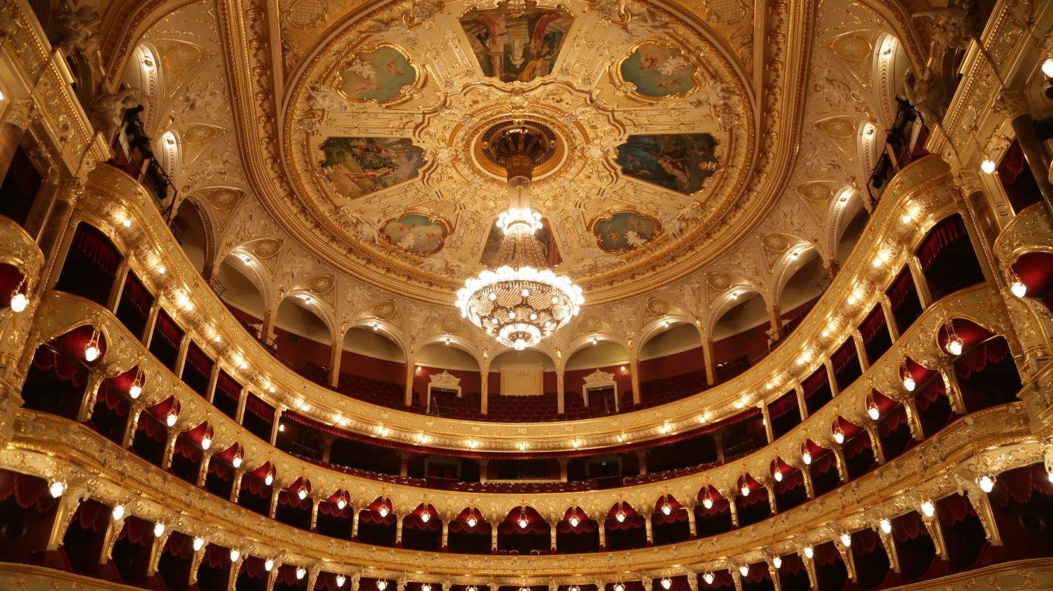 “Одесская опера становится флагманом среди оперных театров в Украине”, – дирижер Мирон Юсипович об открытии театрального сезона «фото»