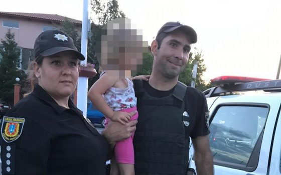 В Измаиле пьяная женщина уронила 3-летнюю племянницу на концерте «фото»