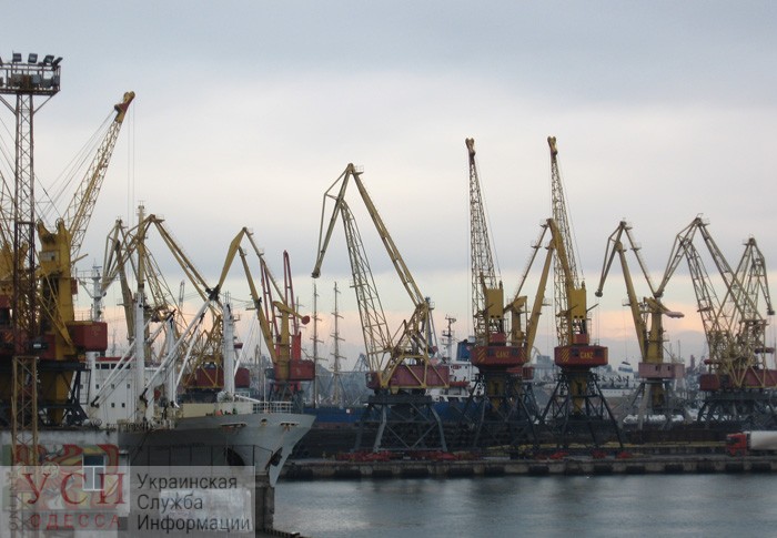 Плавучий кран в морском порту Черноморска отремонтируют за 18 миллионов «фото»