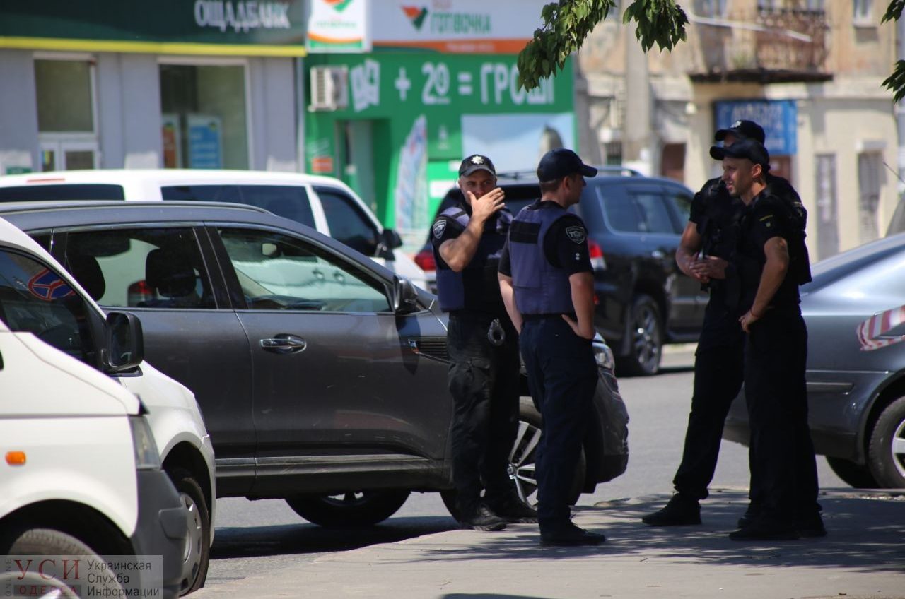 Правоохранители провели штурм ломбарда и взяли преступника – в заложниках находились две сотрудницы (видео) «фото»