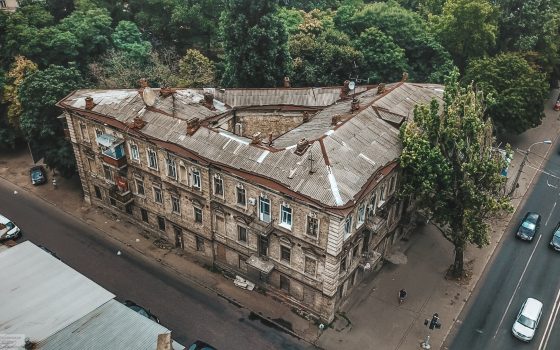 Место бедствия: старинный дом-утюг в Одессе или искусственное уничтожение архитектуры (фото, видео) «фото»