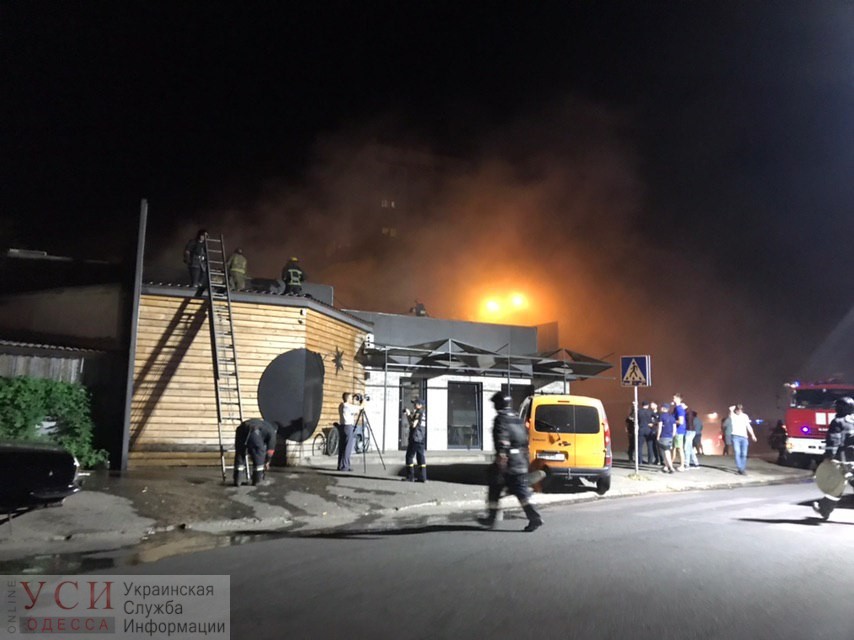 В кафе на Армейской тушат масштабный пожар (фото) «фото»
