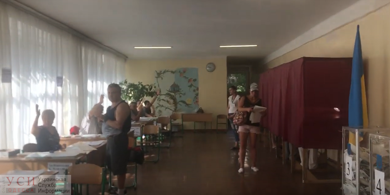 В Одессе члены УИК “проголосовали” за удаление наблюдательницы ОПОРЫ (видео) «фото»