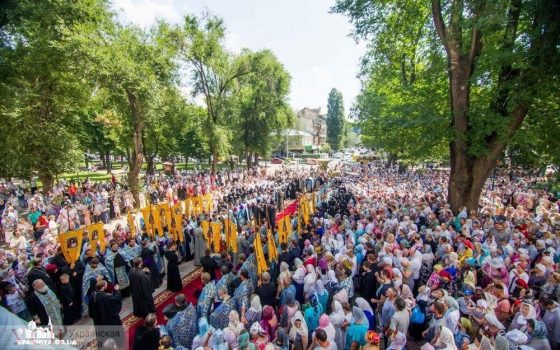 Трамваи и троллейбусы временно приостановили движение в центре Одессы из-за крестного хода (фото) «фото»