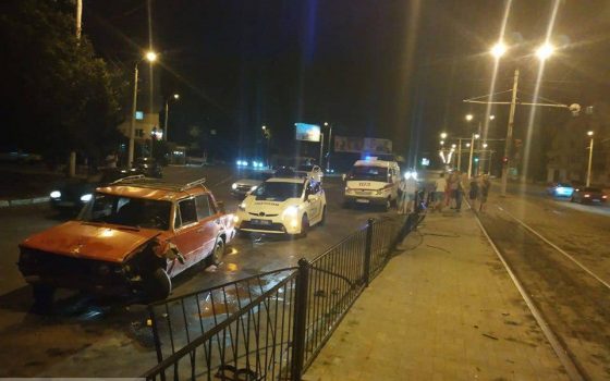 Одесситы вытаскивали людей из перевернувшейся машины: есть пострадавшие (фото, видео) «фото»