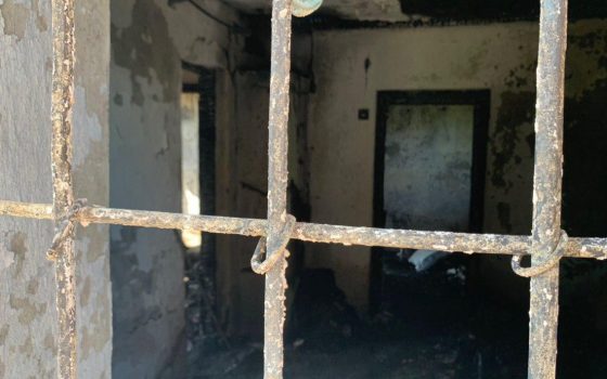 Женщинам, которые пьянствовали во время пожара, в котором погибли их дети, грозит до 15 лет тюрьмы или пожизненный срок «фото»
