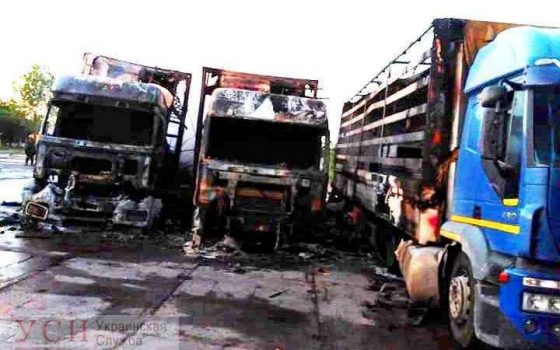 Пожар в порту Черноморска уничтожил несколько фур с фруктами (фото, видео) «фото»