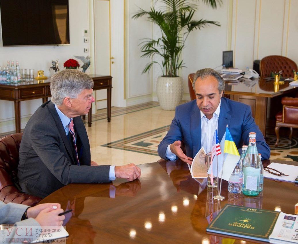 “США твердо поддерживают свободную, обеспеченную и европейскую Украину”: посол США Уильям Тейлор в первый месяц работы в Украине посетил Одессу «фото»
