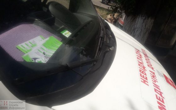 Доверяй делам: в Одессе в новой машине неотложной помощи рекламируют партию мэра «фото»