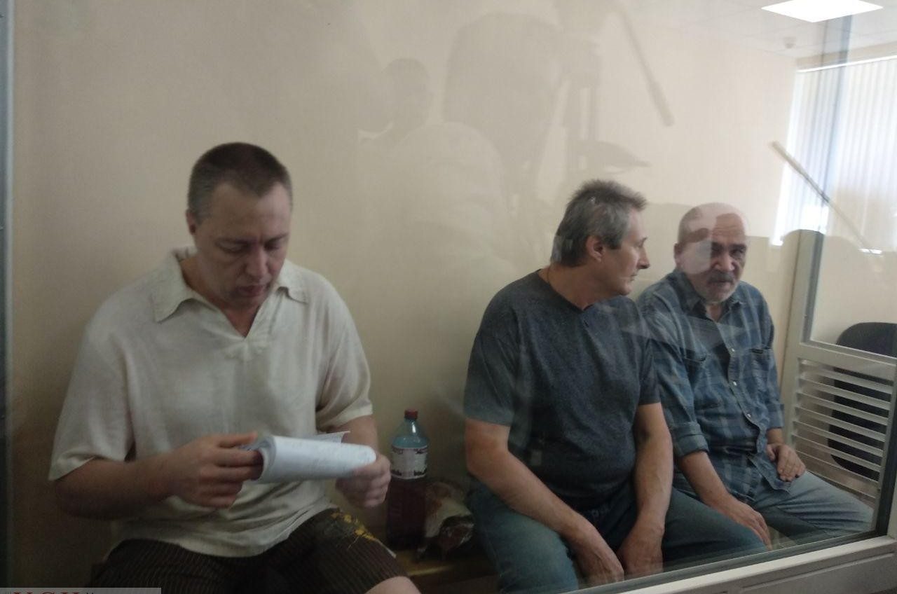 Приморский суд оставил под стражей подозреваемых в организации серии взрывов в Одессе в 2014-2015 годах (фото) «фото»