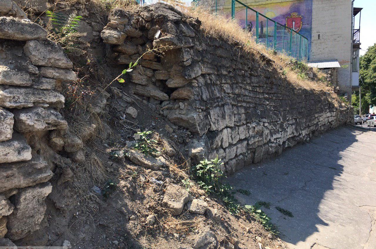 В Одессе хотят отремонтировать подпорную стену, которая разрушилась год назад (фото) «фото»