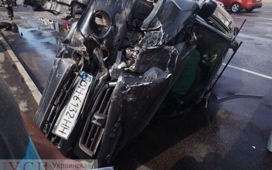Авария возле “Продмаша”: перевернутый автомобиль, заблокированные рельсы и пятеро пострадавших (фото) usionline.com Авария возле “Продмаша”: перевернутый автомобиль, заблокированные рельсы и пятеро пострадавших (фото) «фото»