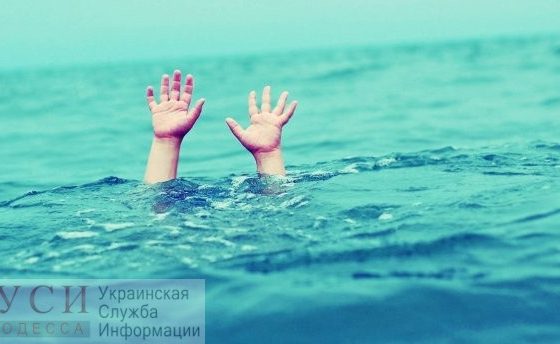 Бабушка не досмотрела: на Ланжероне ребенок едва не утонул в бассейне usionline.com Бабушка не досмотрела: на Ланжероне ребенок едва не утонул в бассейне «фото»