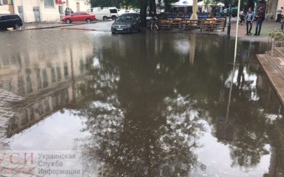 Последствия непогоды: за сутки одесские спасатели откачали 4 470 кубометров воды, затопившей дворы и подвалы «фото»