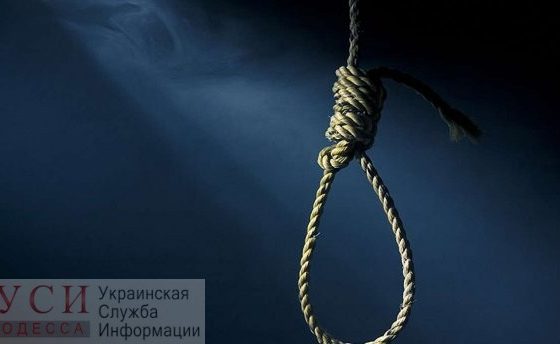 Ночью на Мечникова во дворе обнаружили труп повешенного мужчины (фото) «фото»