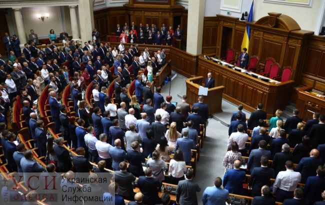 На первом заседании Рады утвердили законопроект об отмене неприкосновенности депутатов «фото»
