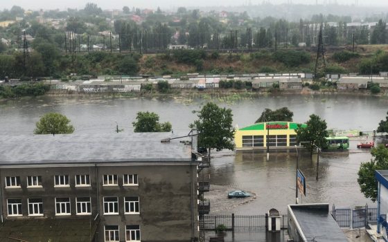 Удар стихии: В Одессе затопило Фонтан и центр, а в районе Пересыпи воду откачивают насосами (видео) «фото»