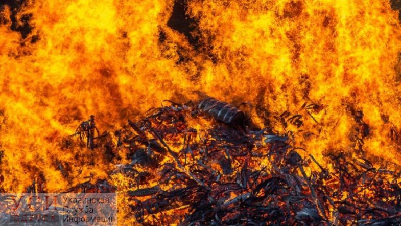 Четыре десятка спасателей тушили масштабный пожар на складе в Авангарде «фото»