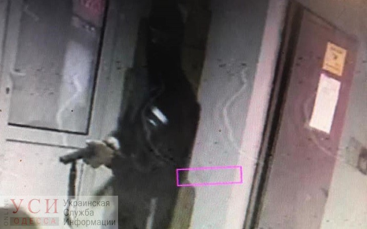 Под Одессой вооруженный разбойник ограбил отделение “Новой почты” (фото, видео) «фото»