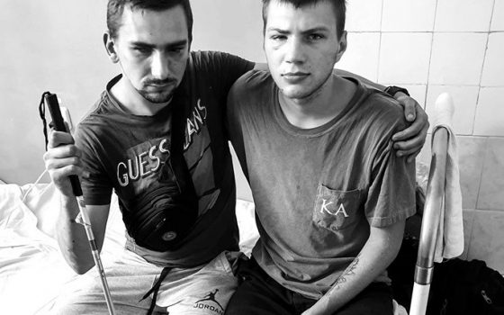Волонтеры собирают помощь двум раненным фронтовикам, 20-летние ребята могут остаться слепыми usionline.com Волонтеры собирают помощь двум раненным фронтовикам, 20-летние ребята могут остаться слепыми «фото»