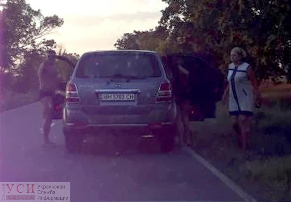 На трассе повздорили двое жителей Одесской области: один напал с топором, второй заявляет о вымогательстве «фото»