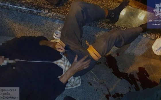 Патрульные полицейские спасли истекающего кровью одессита «фото»
