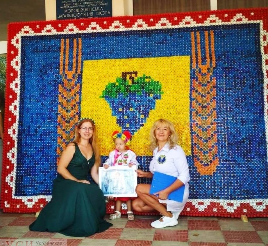 Под Одессой дети создали панно из пластиковых крышек и установили рекорд Украины «фото»