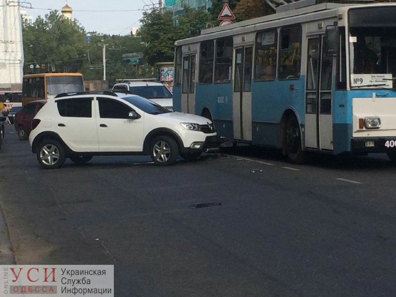 Полиция нашла внедорожник, который со стрельбой угнали в Одессе «фото»